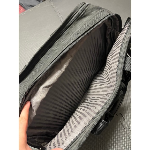 Tumi Alpha 26060d4 Black‎ Expandable Briefcase Messenger Laptop Bag - Picture 5 of 14